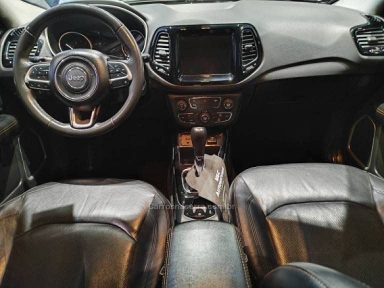 JEEP - COMPASS - 2016/2017 - Preta - R$ 87.900,00