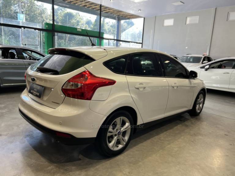 FORD - FOCUS - 2014/2015 - Branca - R$ 53.900,00