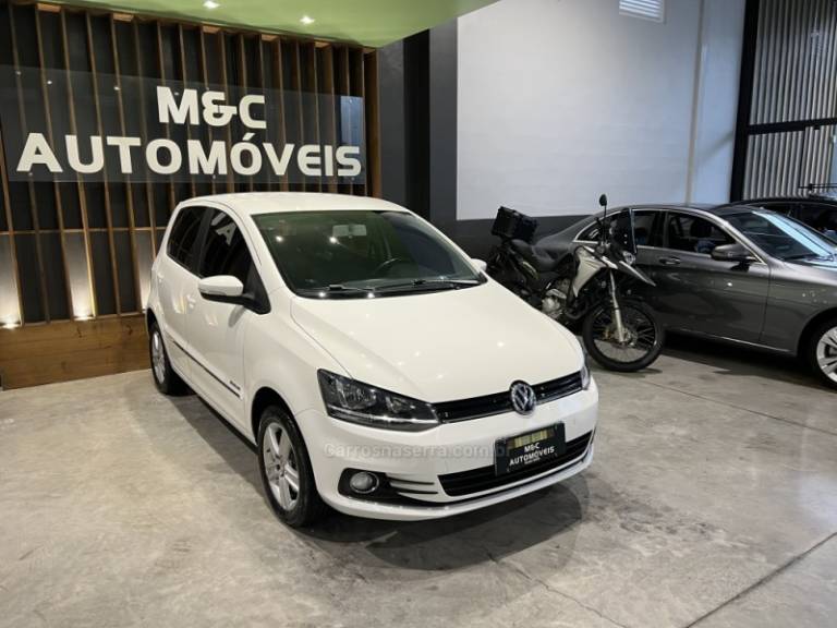 VOLKSWAGEN - FOX - 2015/2016 - Branca - R$ 52.900,00
