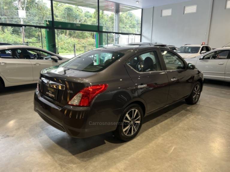 NISSAN - VERSA - 2018/2018 - Cinza - R$ 61.900,00