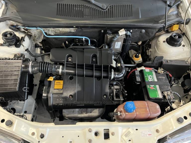 FIAT - PALIO - 2003/2004 - Branca - R$ 16.900,00