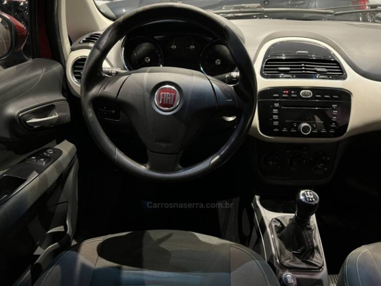 FIAT - PUNTO - 2015/2016 - Vermelha - R$ 46.900,00