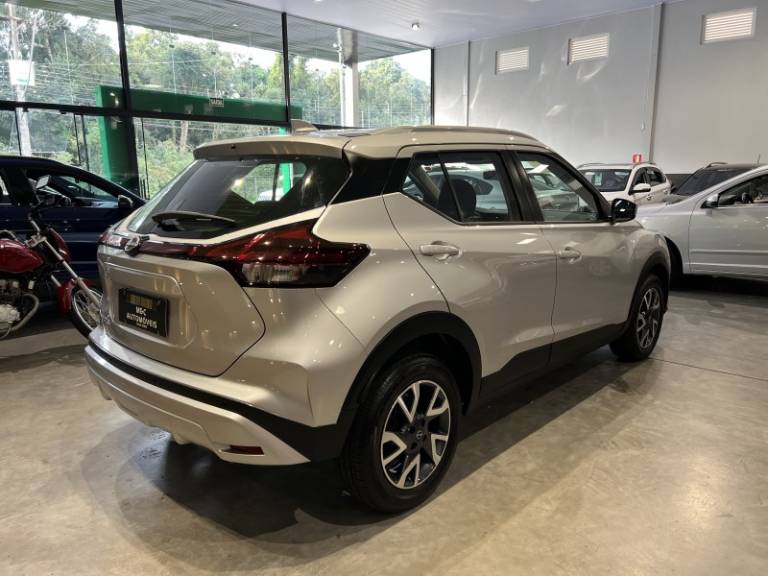 NISSAN - KICKS - 2024/2024 - Prata - R$ 105.900,00
