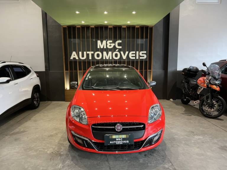 FIAT - BRAVO - 2015/2016 - Vermelha - R$ 55.900,00