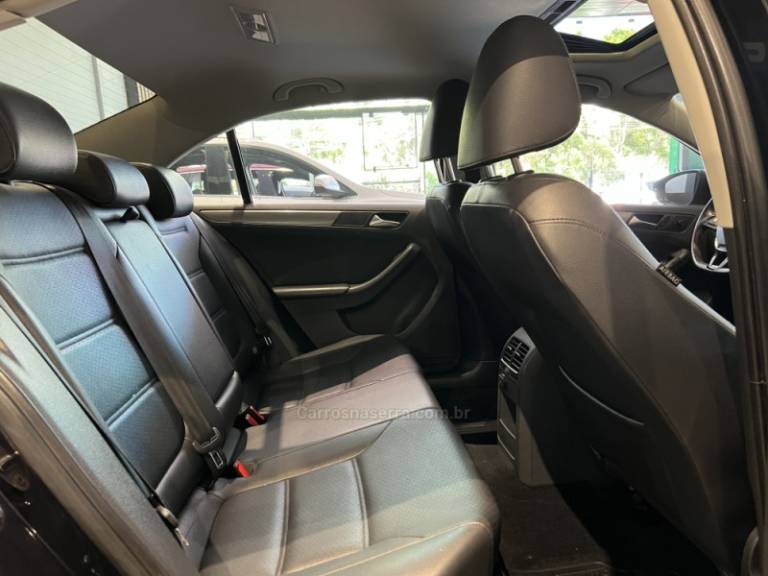 VOLKSWAGEN - JETTA - 2017/2017 - Preta - R$ 83.900,00