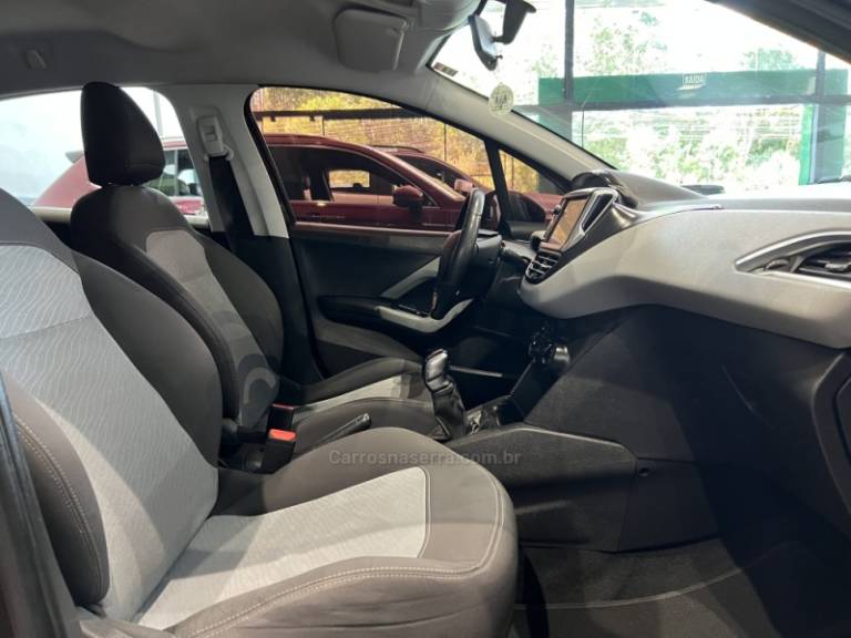 PEUGEOT - 208 - 2013/2014 - Marrom - R$ 38.900,00