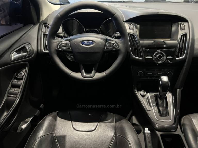 FORD - FOCUS - 2015/2016 - Azul - R$ 65.900,00