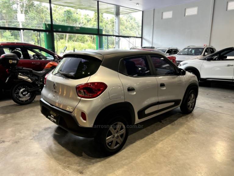RENAULT - KWID - 2022/2023 - Prata - R$ 49.900,00