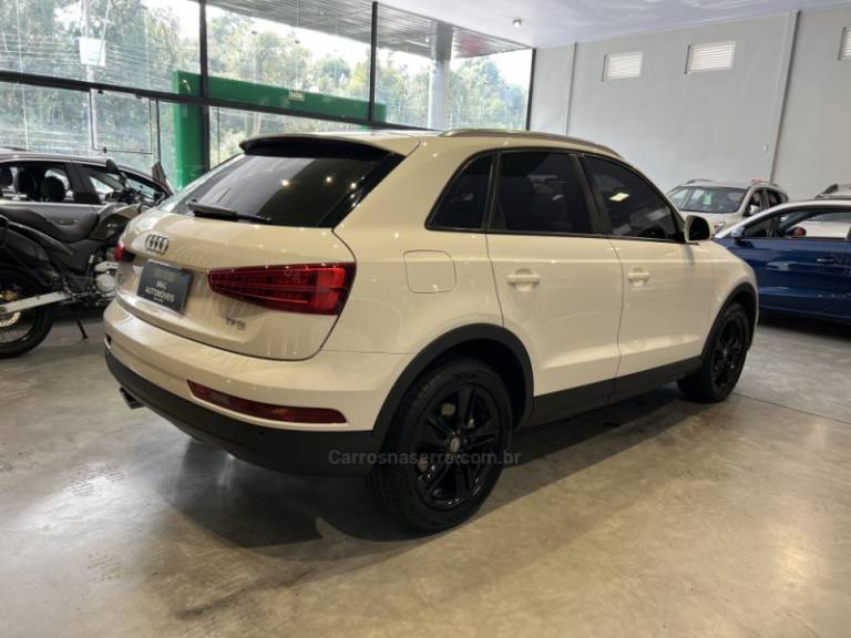 AUDI - Q3 - 2015/2016 - Branca - R$ 93.900,00